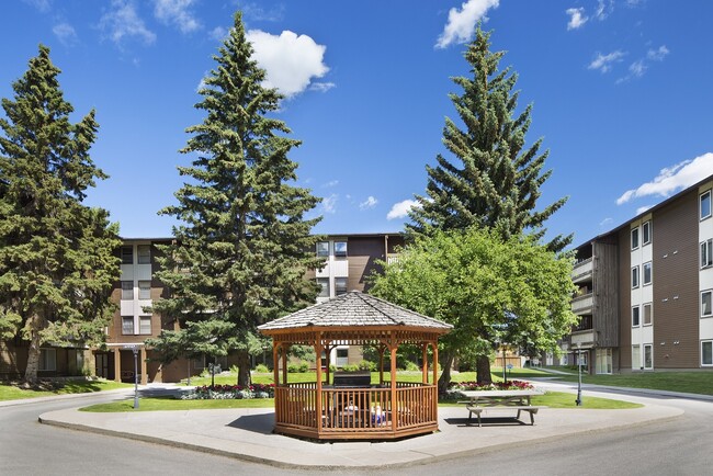 Building Photo - Lakeview Mews