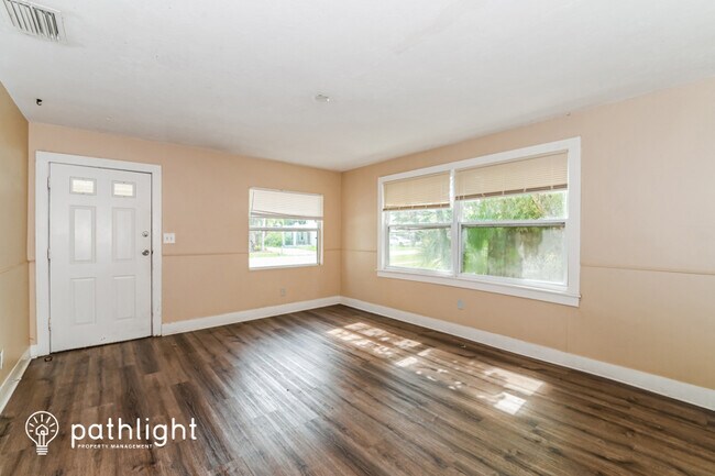 Building Photo - 1718 Sunset Pl