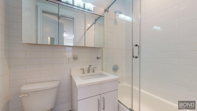 Building Photo - 116 E 60th St