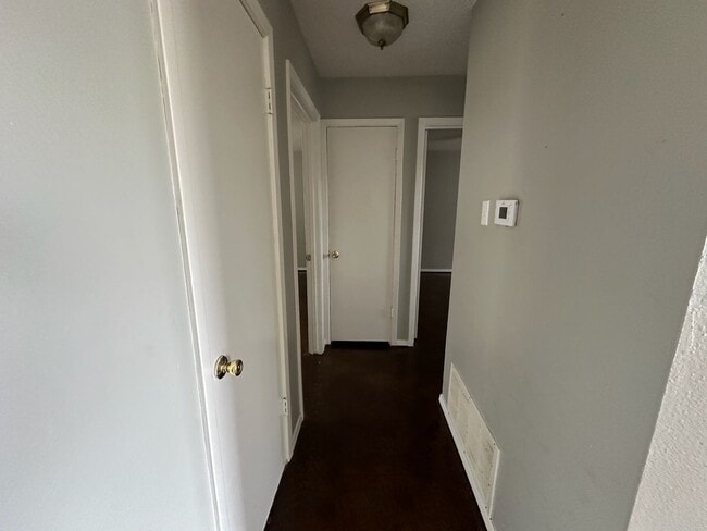 Building Photo - 212 Memory Ln