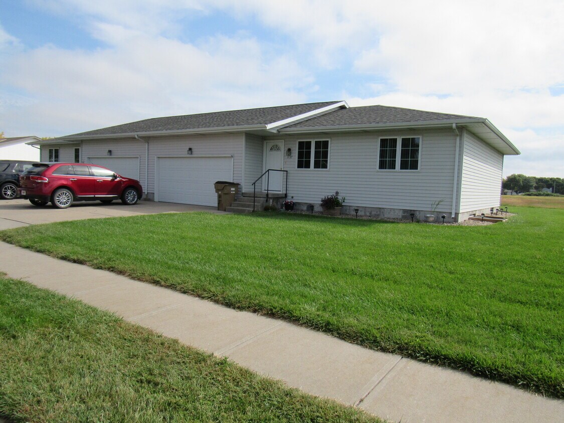 Primary Photo - 1137 Pleasant View Dr