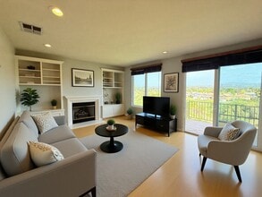 Building Photo - 158 Midbury Hill Rd