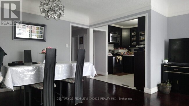 Photo du bâtiment - 1596 Warden Ave.