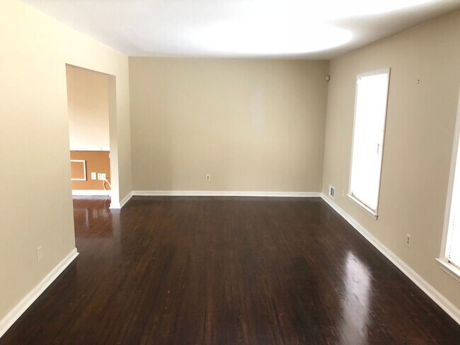 Building Photo - Wonderful Stone Mountain 4 bed 2.5 bath Ho...