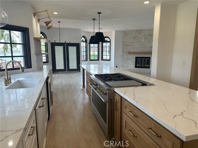 Foto del edificio - 385 Bayside Dr N