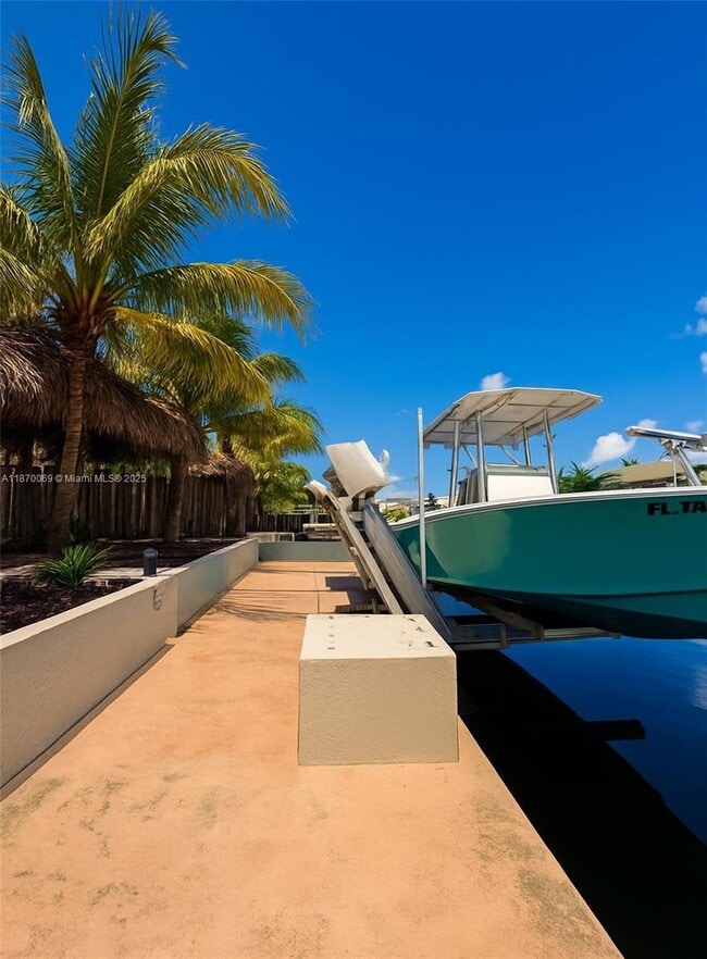 Building Photo - 136 Marina Ave