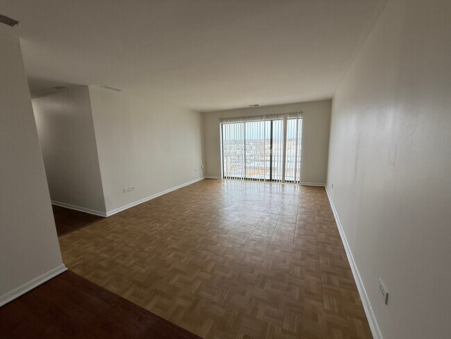 Foto del edificio - 2310 N Harlem Ave