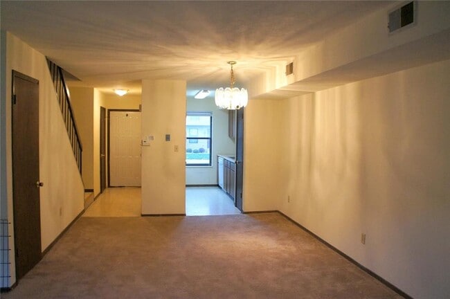 Building Photo - 449 Ponderosa Ave