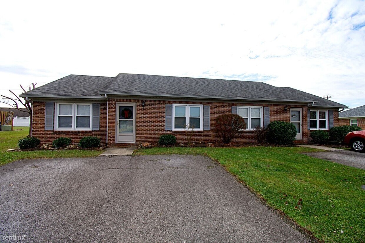 2 br, 1 bath Duplex 230 Fox Run Trl Townhome Rentals in Danville KY