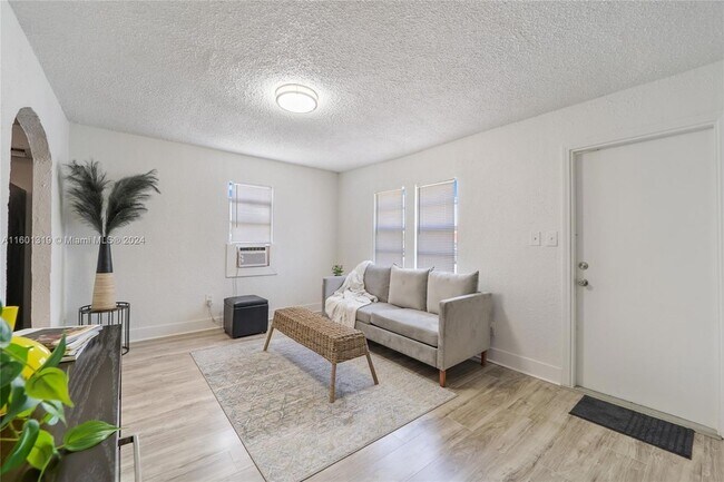 Building Photo - 2560 SW 67th Avenue