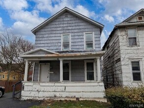 Building Photo - 616 7th St