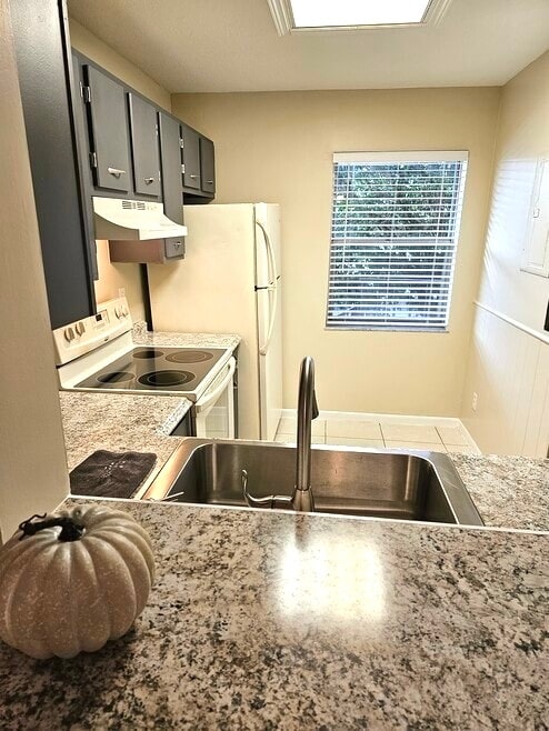 Fregadero profundo de acero inoxidable con rociador de grifo doble y cabezal desmontable. - 3161 SE Aster Ln