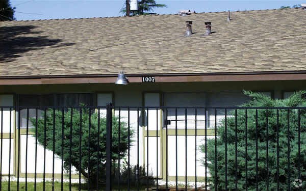Primary Photo - 1007 Lombard Dr