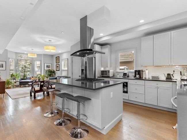 Building Photo - 75 South St