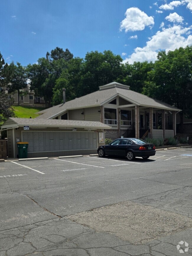 Building Photo - 1470 S Quebec Way