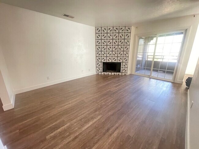 Foto del edificio - To schedule a viewing, call Wally Fellman ...