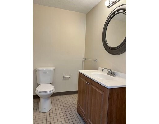 Foto del edificio - 484 Western Ave