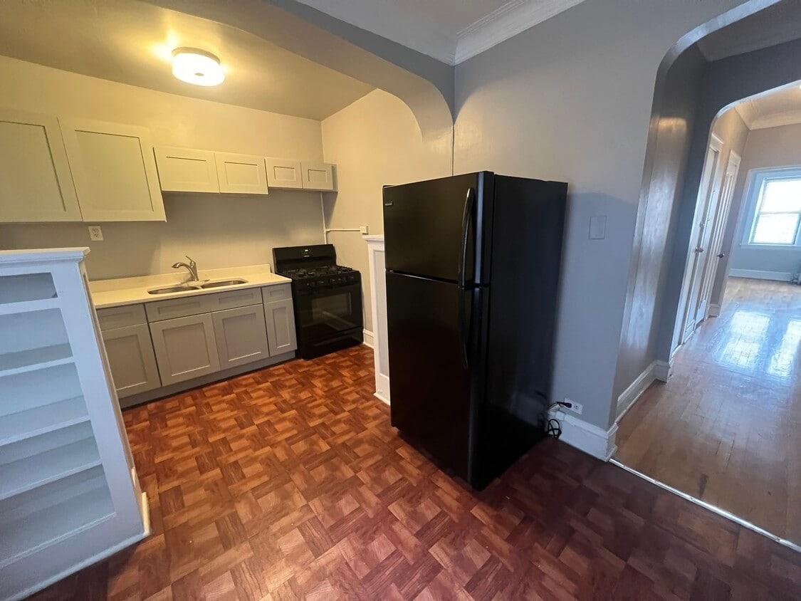 Building Photo - 1439 W 93rd St