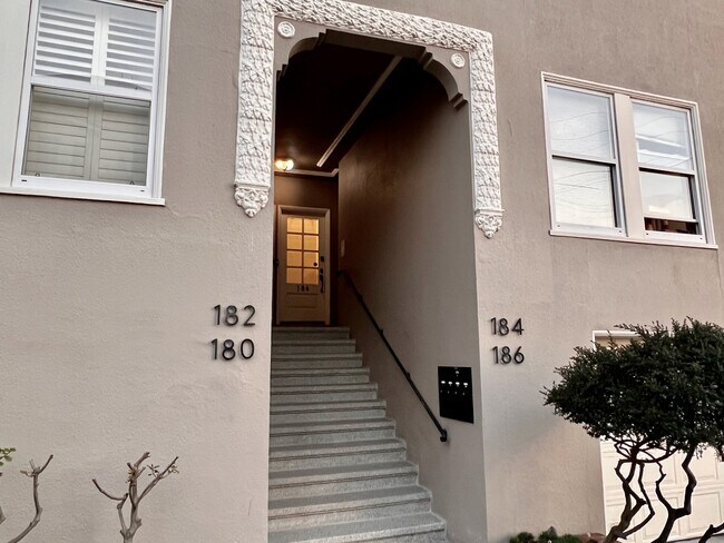 Building Photo - 184 5th Ave