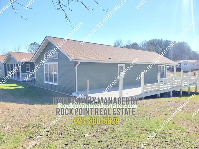 Building Photo - Rural Living at its Finest!