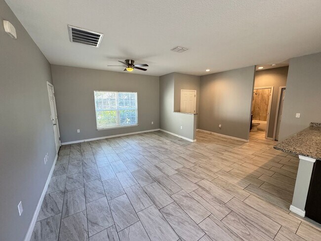 Foto del edificio - Immaculate 3-Bedroom, 2-Bathroom Home in Palm Bay