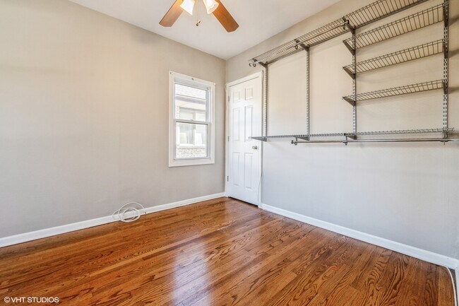 Foto del edificio - 7735 W Catalpa Ave