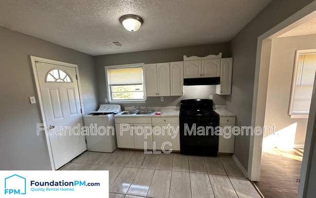 Building Photo - 418 McFarland Dr