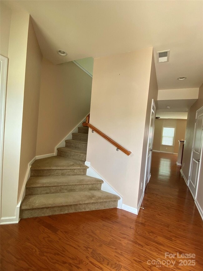 Building Photo - 2601 Silverthorn Dr