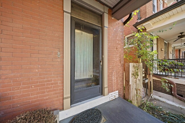 Foto del edificio - "Charming 3-Bed Duplex with Hardwood Floors & Cozy Fireplace - 6114 Waterman Blvd, St. Louis!" ST...