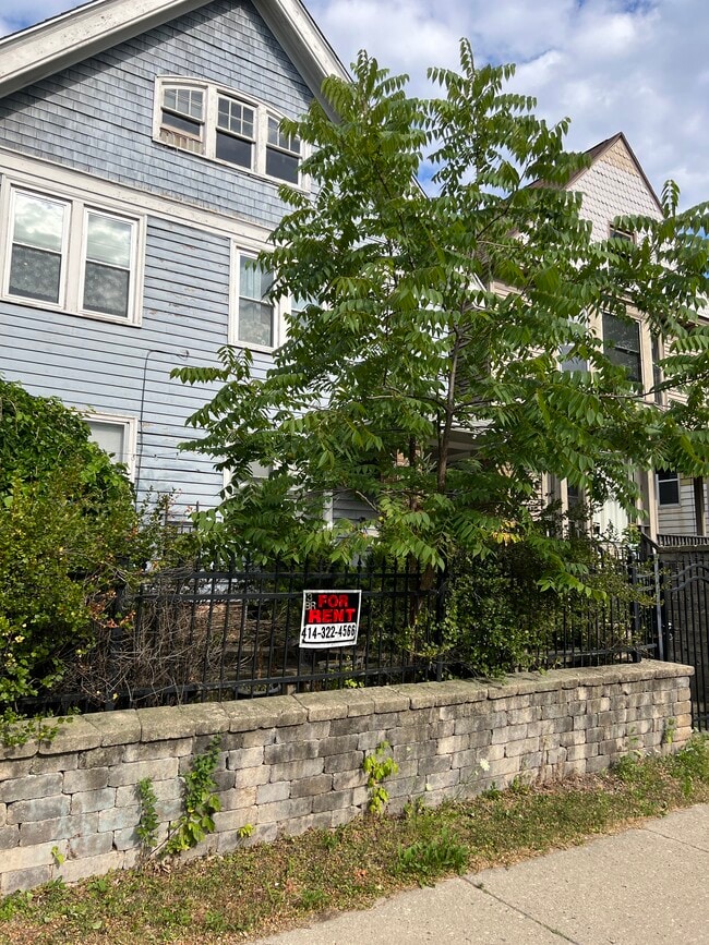 Building Photo - 2540 N Oakland Ave
