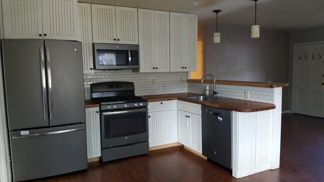 Foto del edificio - Cozy and clean home in the county near the...