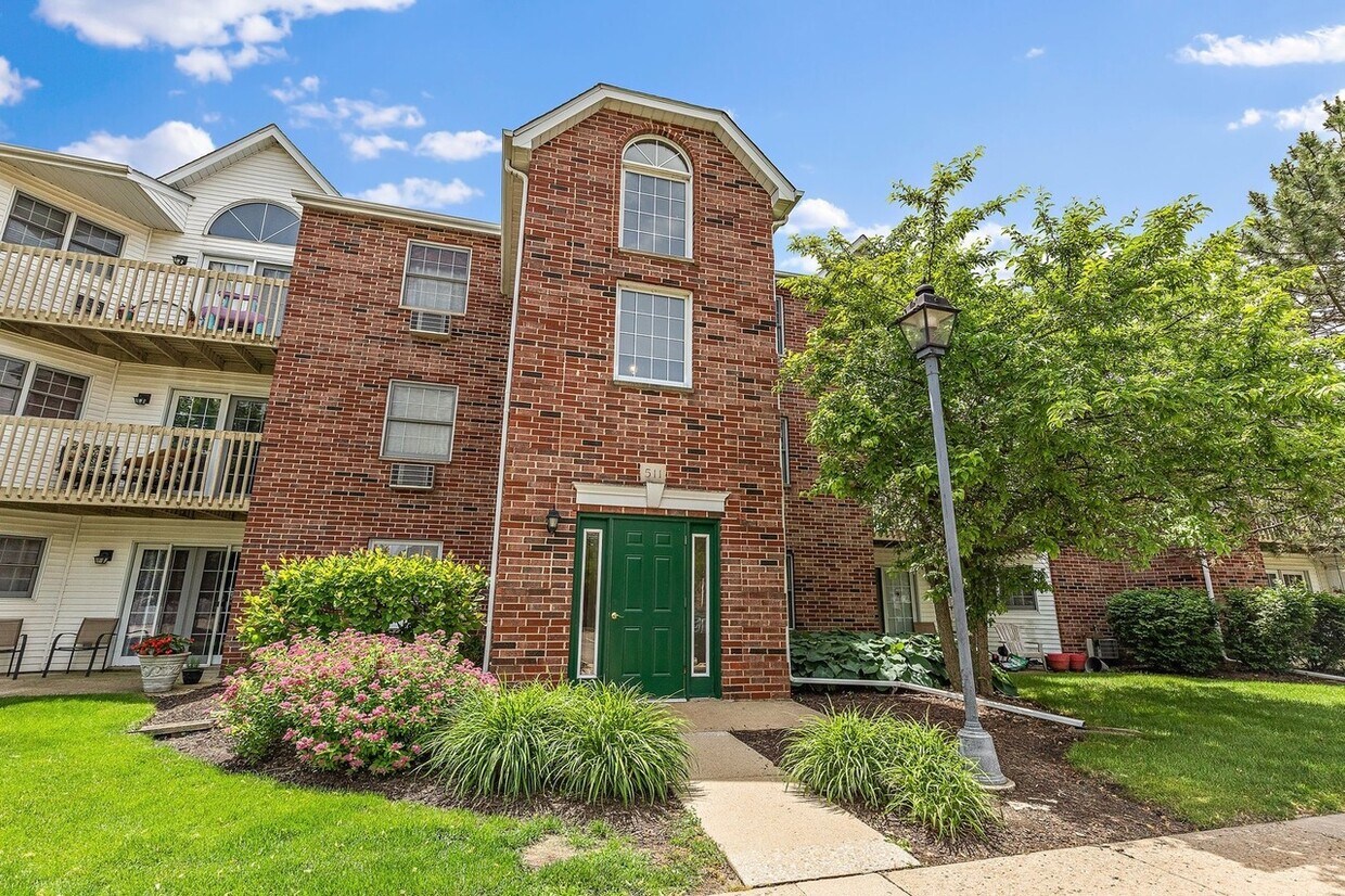511 Leah Ln Unit 2D, Woodstock, IL 60098 Condo for Rent in Woodstock