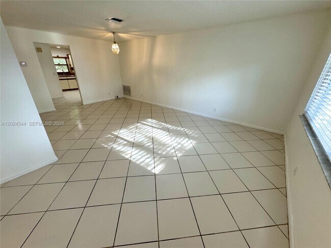Foto del edificio - 61 SW 34th Ave
