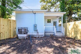 Building Photo - 826 W Victory Dr