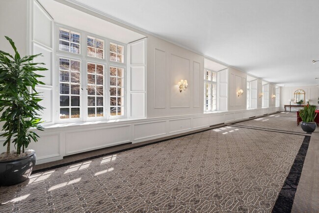 Foto del edificio - 4300 N Marine Dr