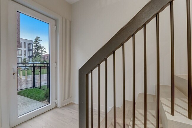 Foto del edificio - 4210 W Belmont Ave