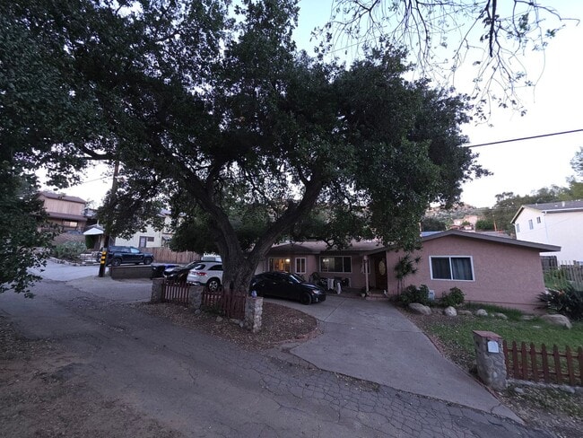 Building Photo - 3 Bedroom Home for Rent with RV Parking, Rock Views & Large Lot