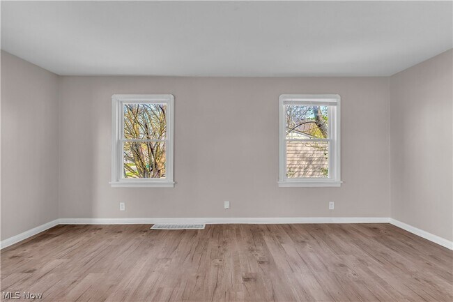 Foto del edificio - 5461 Clement Ave
