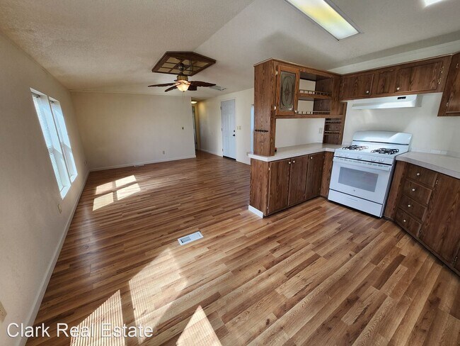 Foto del edificio - 2 br, 2 bath House - 380 Medgar Avenue