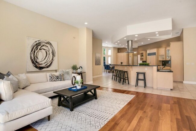 Foto del edificio - Gorgeous Monte Sereno Estate on Spacious Private Lot