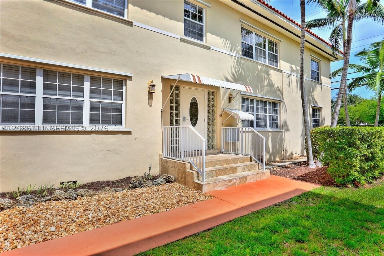 Building Photo - 237 Madeira Ave