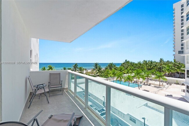Building Photo - 5001 Collins Ave