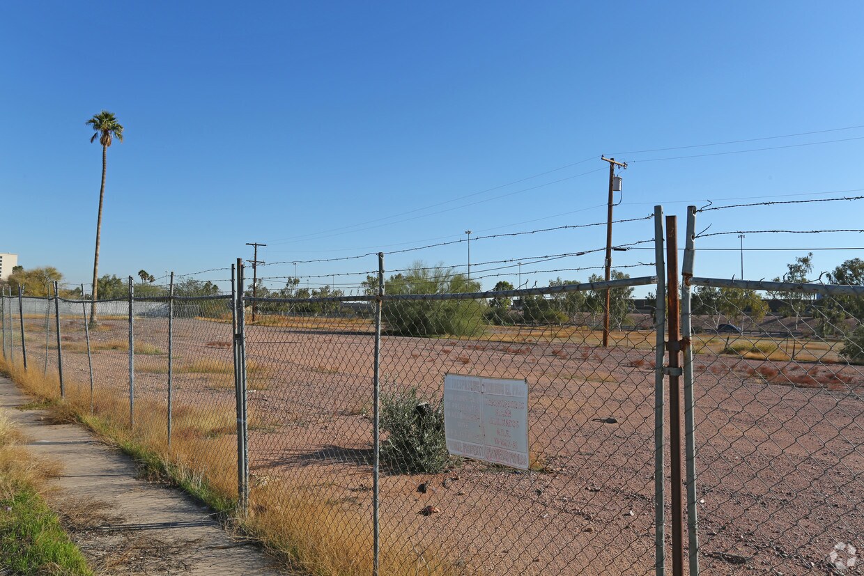 Primary Photo - Palm Park Apartments
