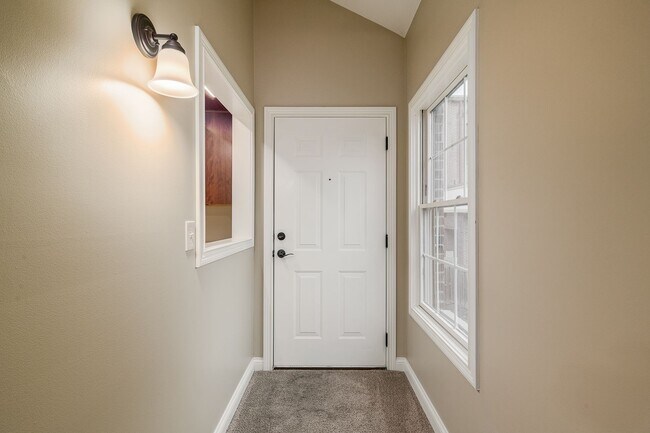 Building Photo - 807 E Main St