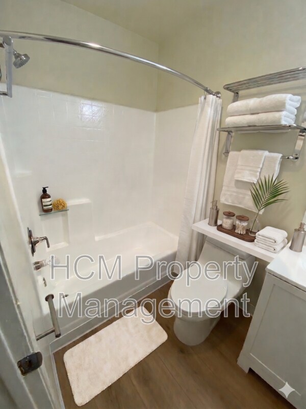 Foto del edificio - 10231 Pinewood Ave