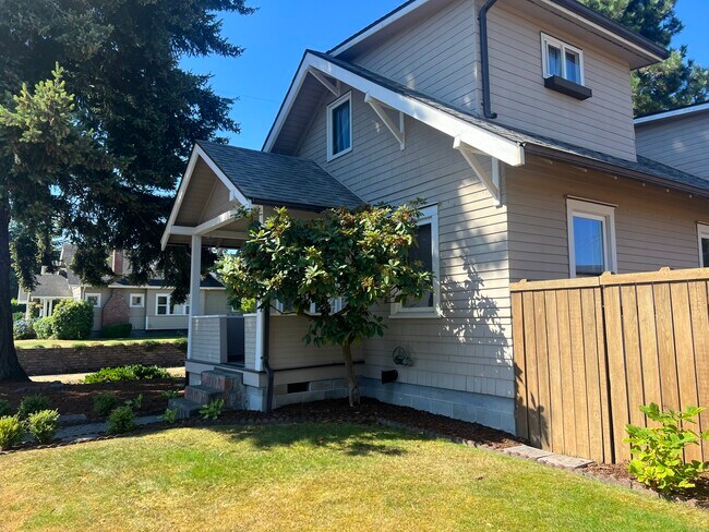 Building Photo - 3704 N Huson St