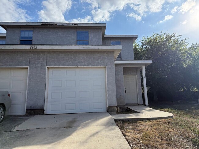 Duplex in Woodlake Available Now - Duplex in Woodlake Available Now Townhome