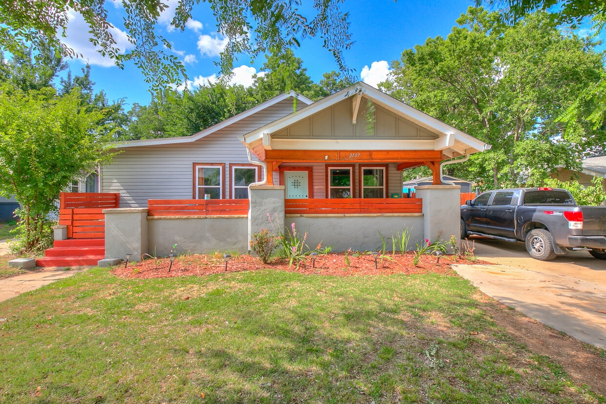 Primary Photo - 2107 NW 20th St