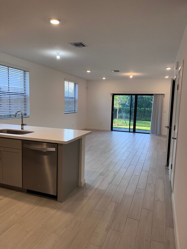 Foto del edificio - 150 SE 5th Ct