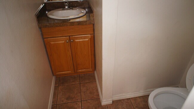Building Photo - CUTE 2 BEDROOM /2.5 BATHROOMS CONDO W/ ONE...